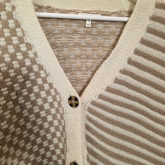 Maurices Beige and Cream Patterned Cardigan - Picture 2 of 5